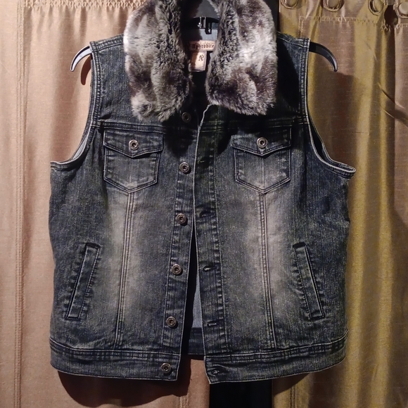 Faux fur collar jean vest - Picture 2 of 3
